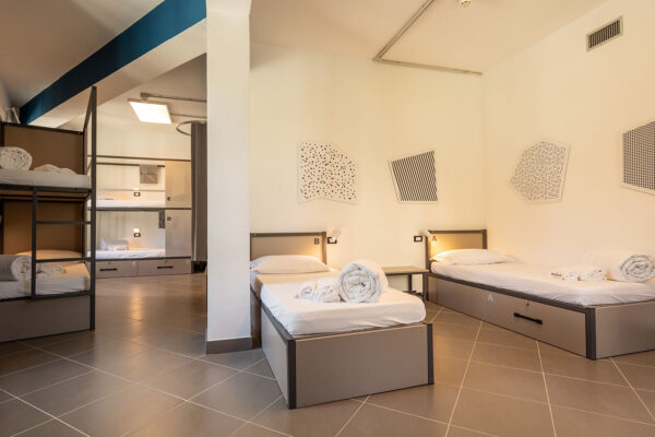 01-5 Dettaglio camera Lecco Hostel & Rooms