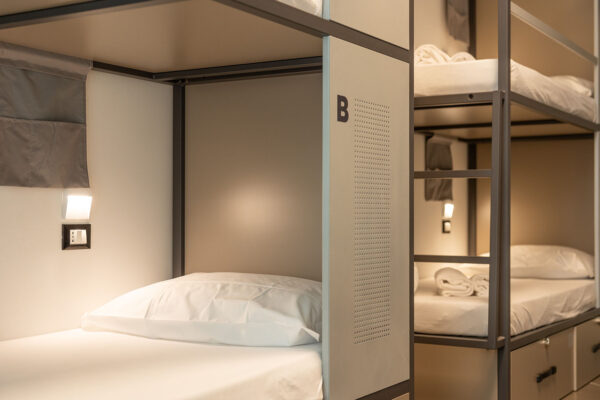 01-7 Dettaglio camera Lecco Hostel & Rooms