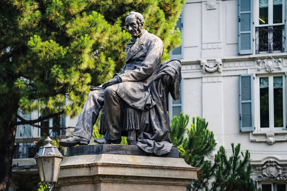 Statua Alessandro Manzoni