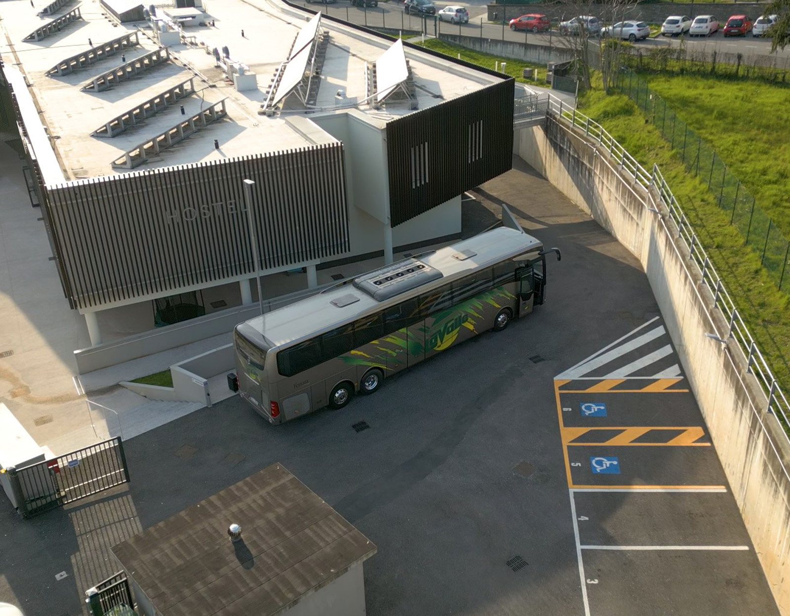 Parcheggio esterno Lecco Hostel & Rooms