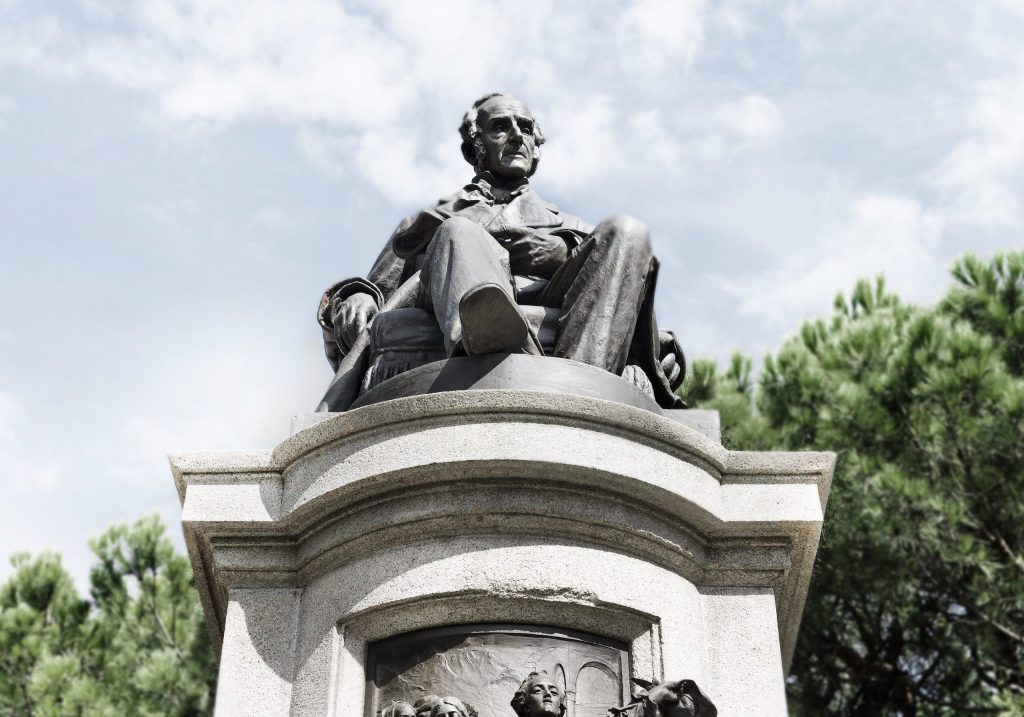 Statua del Manzoni Lecco